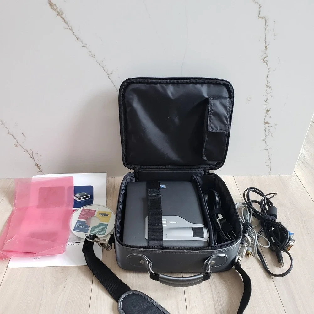 HP XB31 Digital Projector Remote Carrying Case Cables Included Y2K